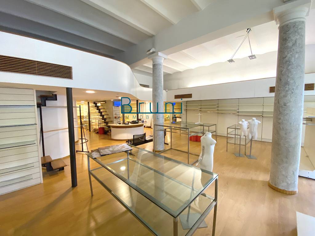 Locale commerciale in affitto a San Benedetto del Tronto, Porto d'Ascoli