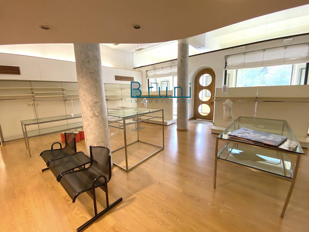 Locale commerciale in affitto a San Benedetto del Tronto, Porto d'Ascoli