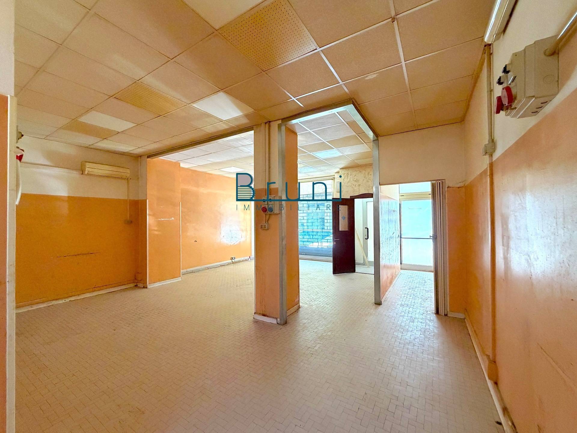 Locale commerciale in vendita a San Benedetto del Tronto, Zona Viale De Gasperi
