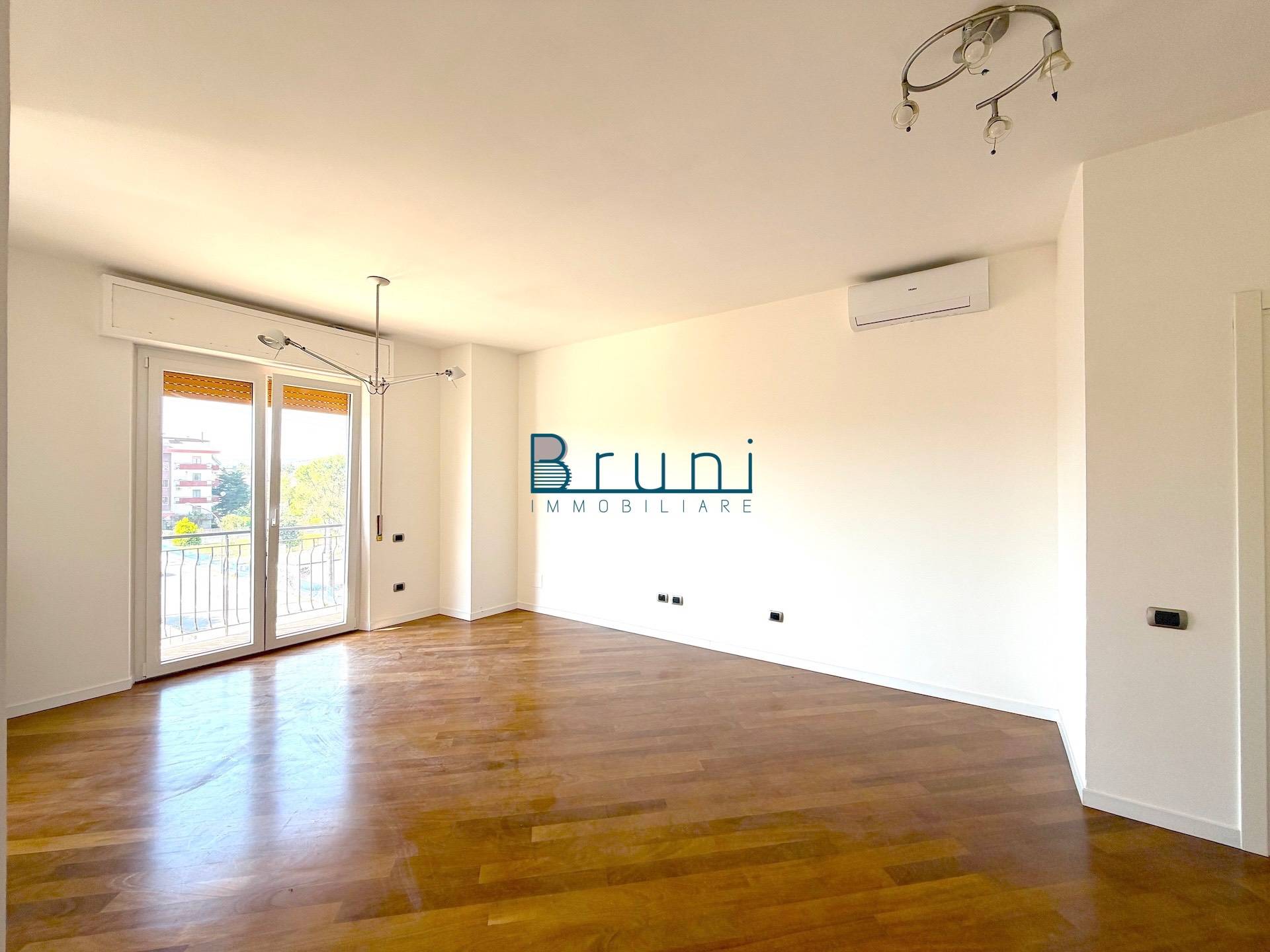 Appartamento in vendita a San Benedetto del Tronto, Centrale sud