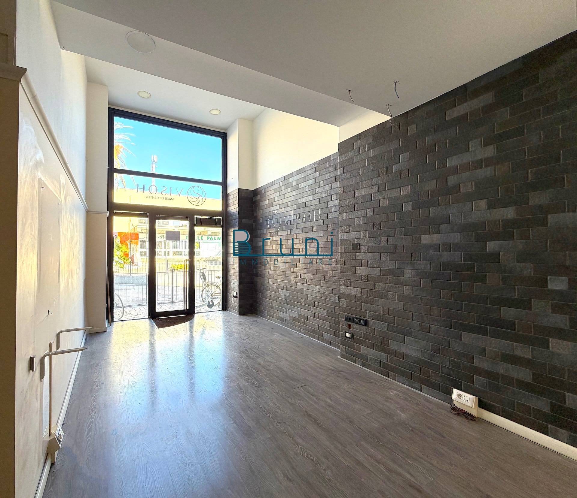 Locale commerciale in affitto a San Benedetto del Tronto, Centralissima