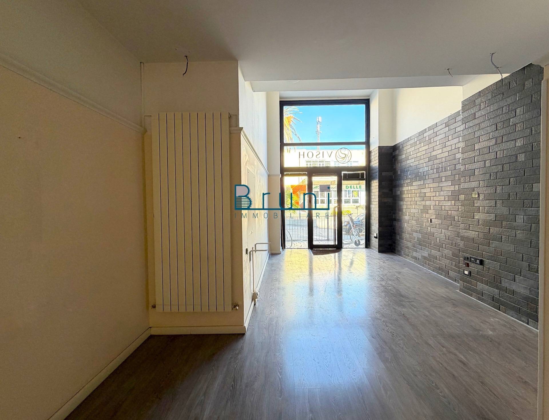 Locale commerciale in affitto a San Benedetto del Tronto, Centralissima
