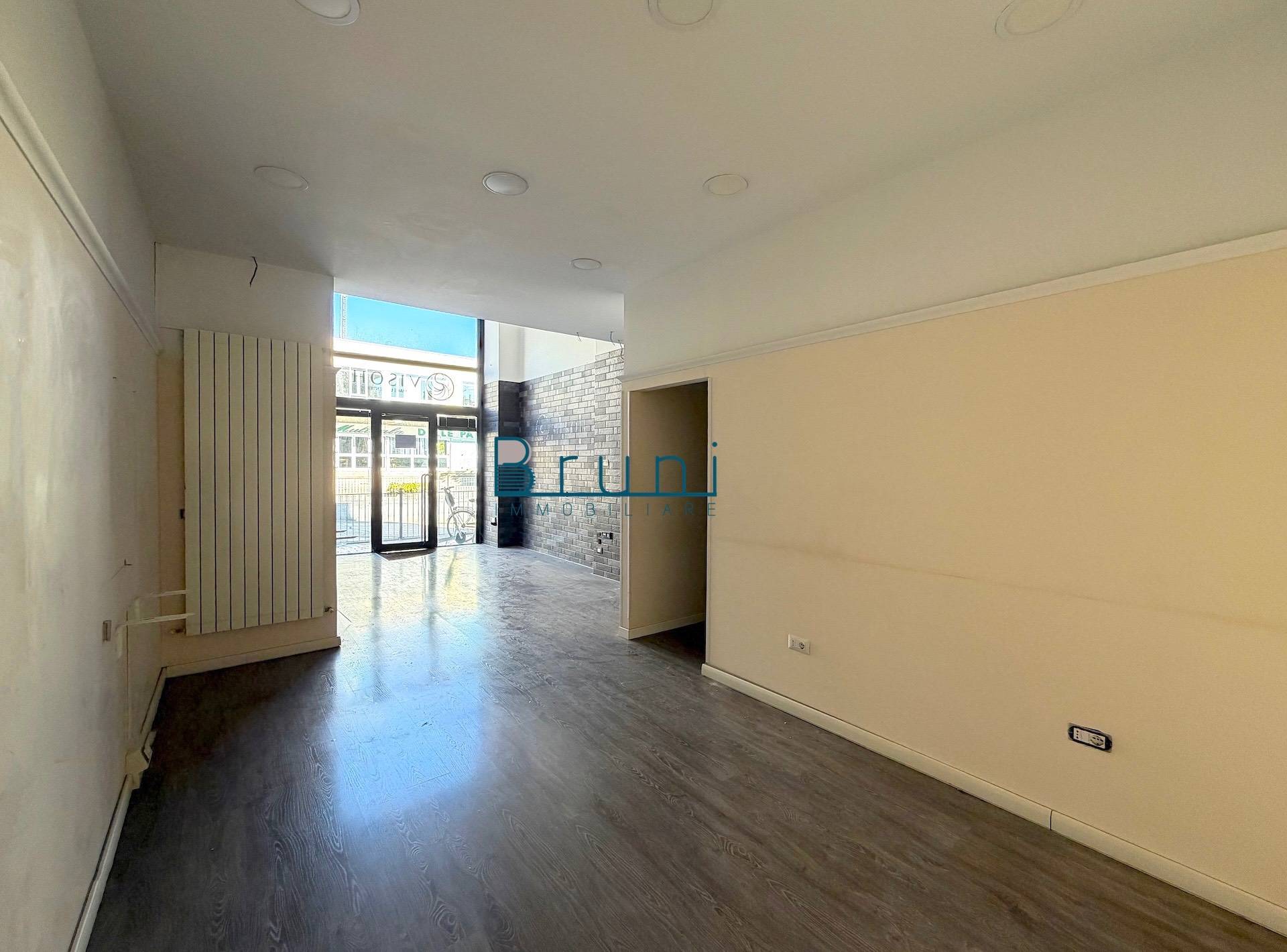 Locale commerciale in affitto a San Benedetto del Tronto, Centralissima