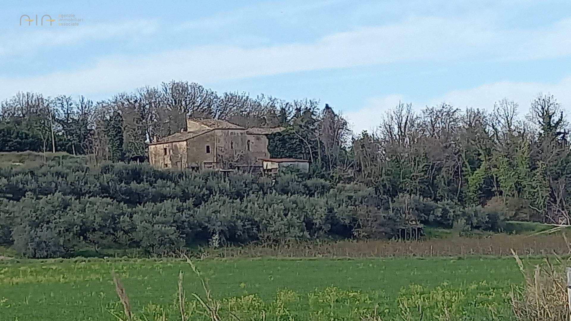 Rustico con terrazzo a Montalto delle Marche