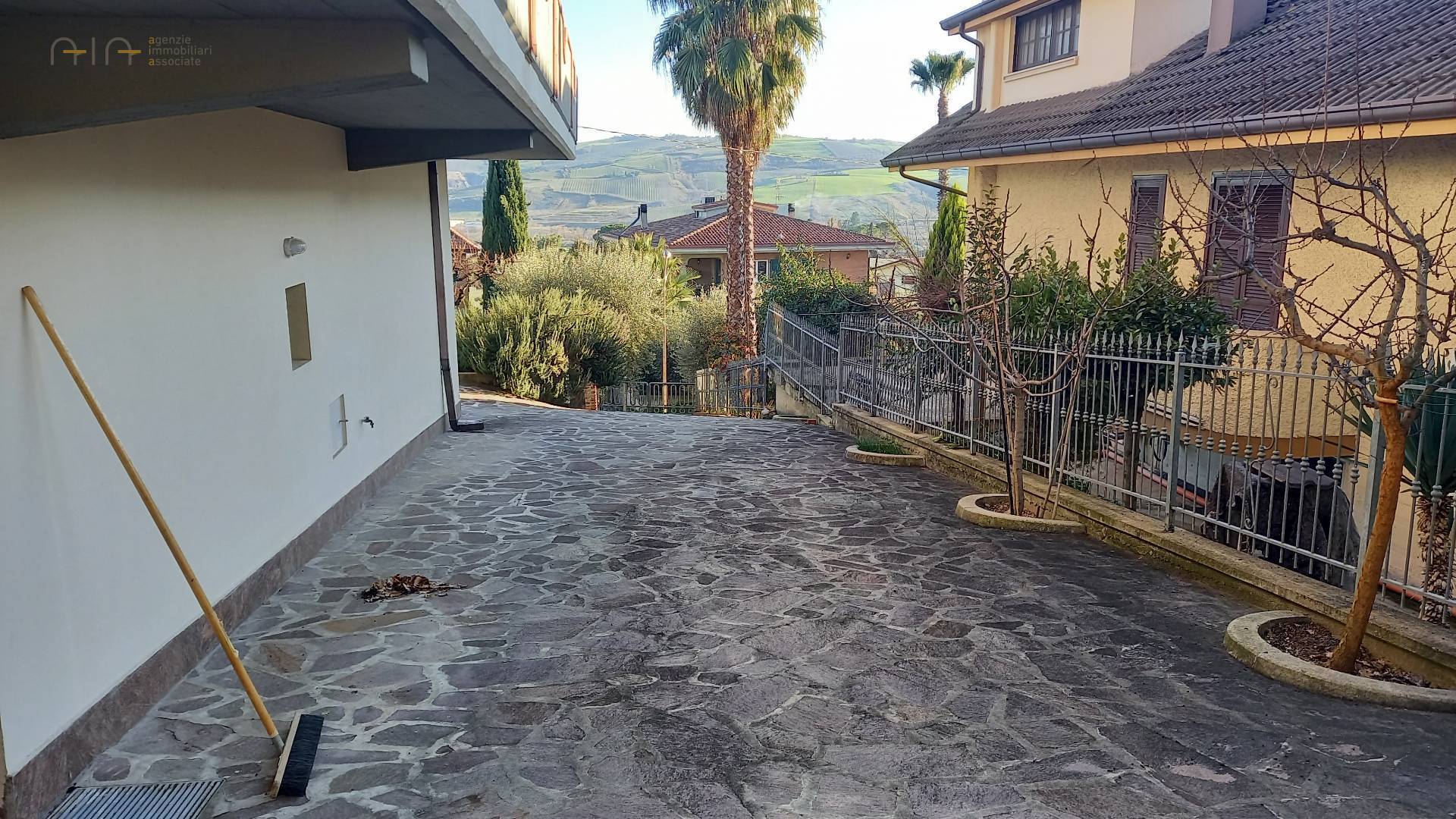 Villino a schiera / bifamiliare in vendita a Colli del Tronto, Collinare