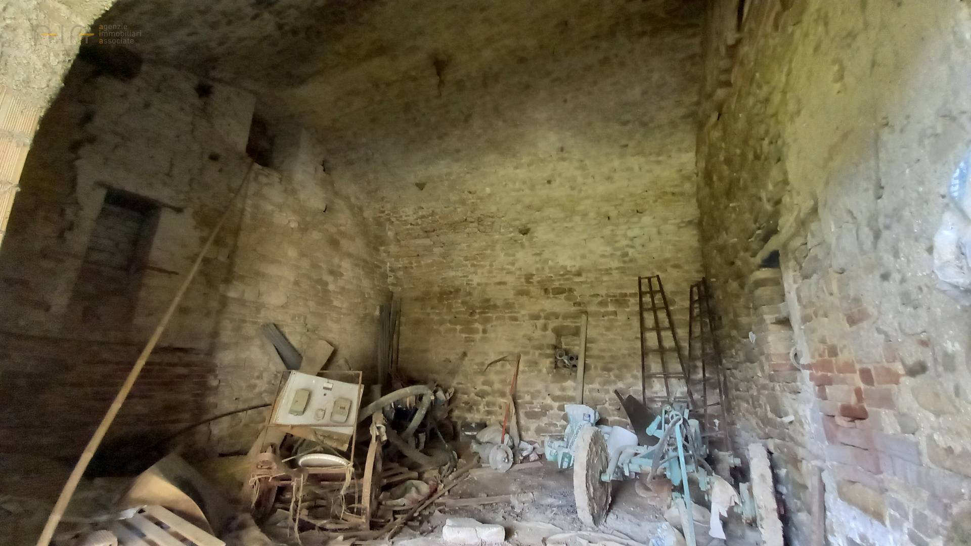 Casale Colonico Rustico in vendita a Montalto delle Marche