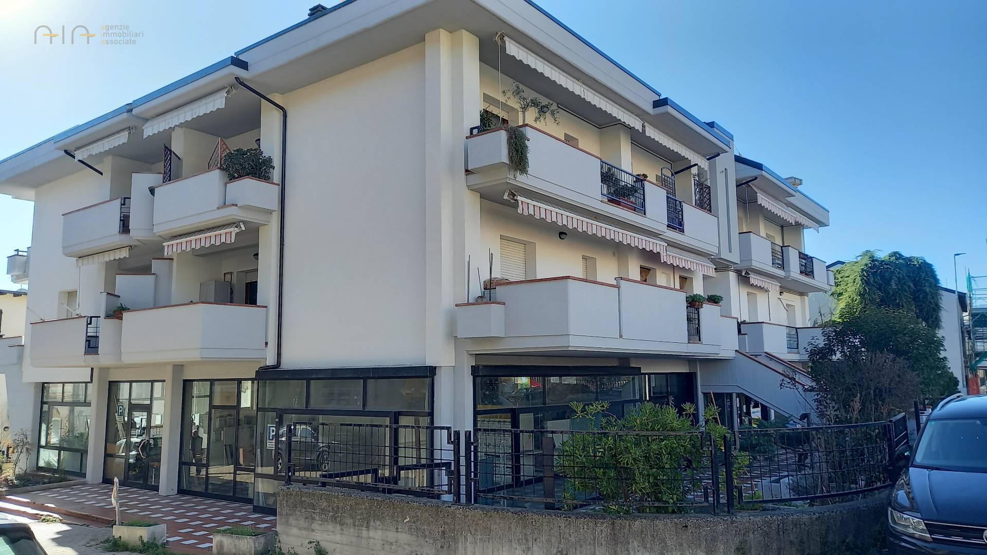 Locale Commerciale in affitto a Castel di Lama, Zona Salaria