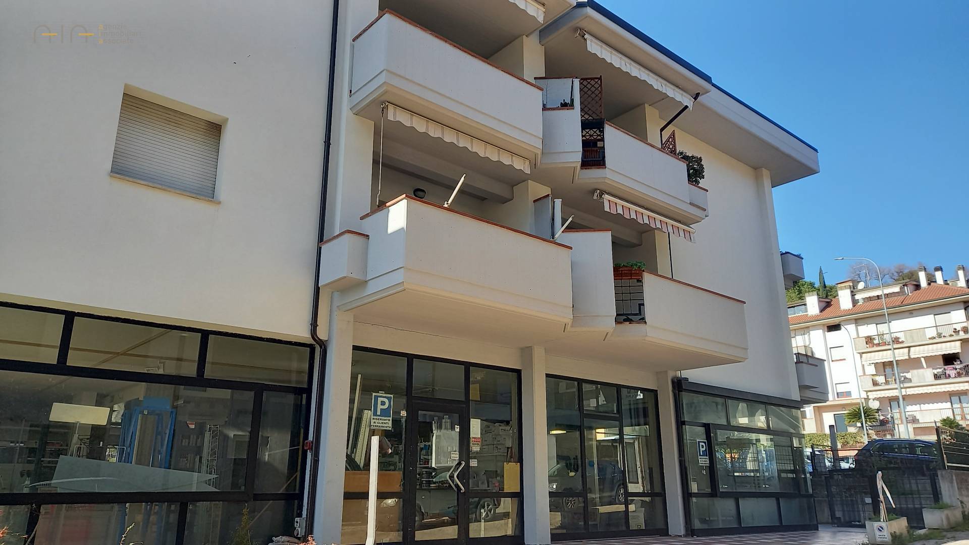 Locale Commerciale in affitto a Castel di Lama, Zona Salaria