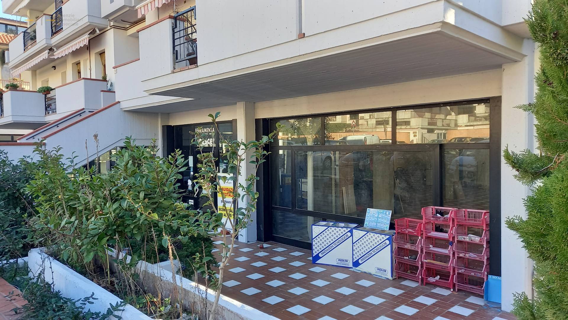 Locale Commerciale in affitto a Castel di Lama, Zona Salaria