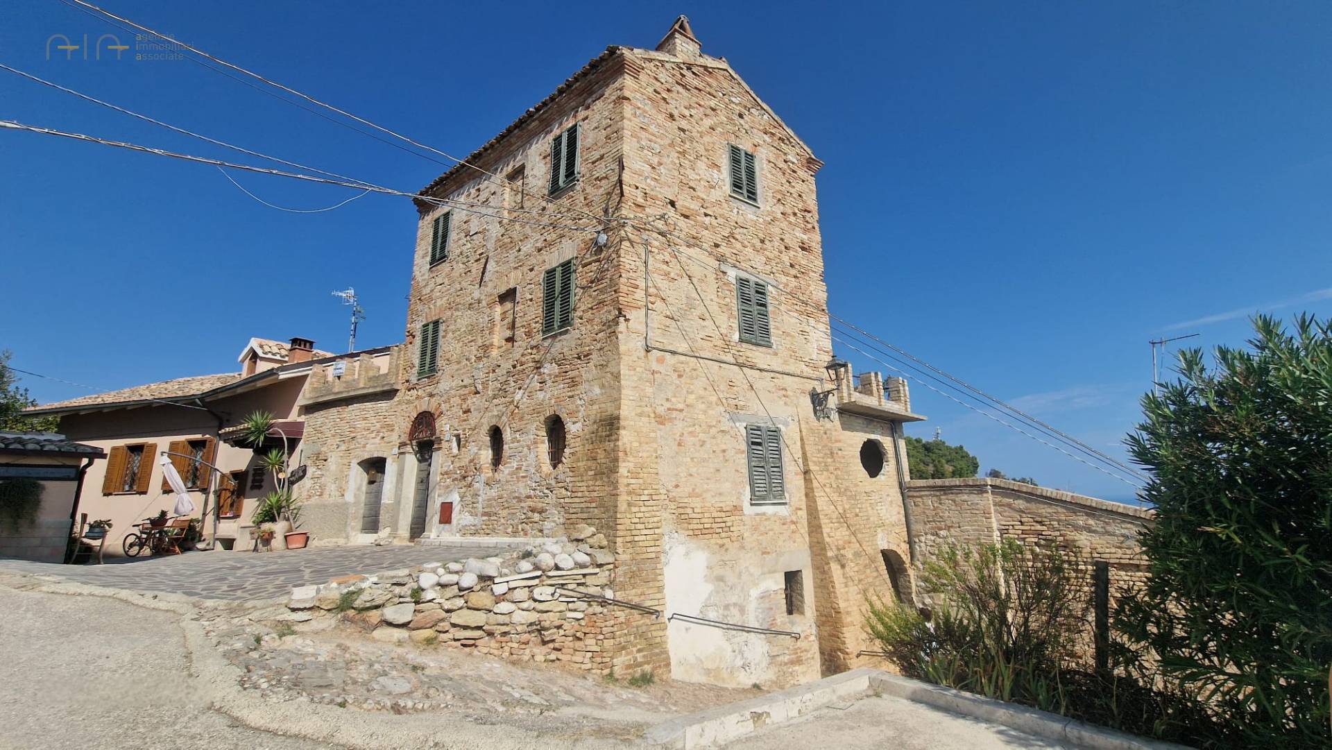 Casa cielo - terra in vendita a Grottammare, vecchio incasato del paese alto