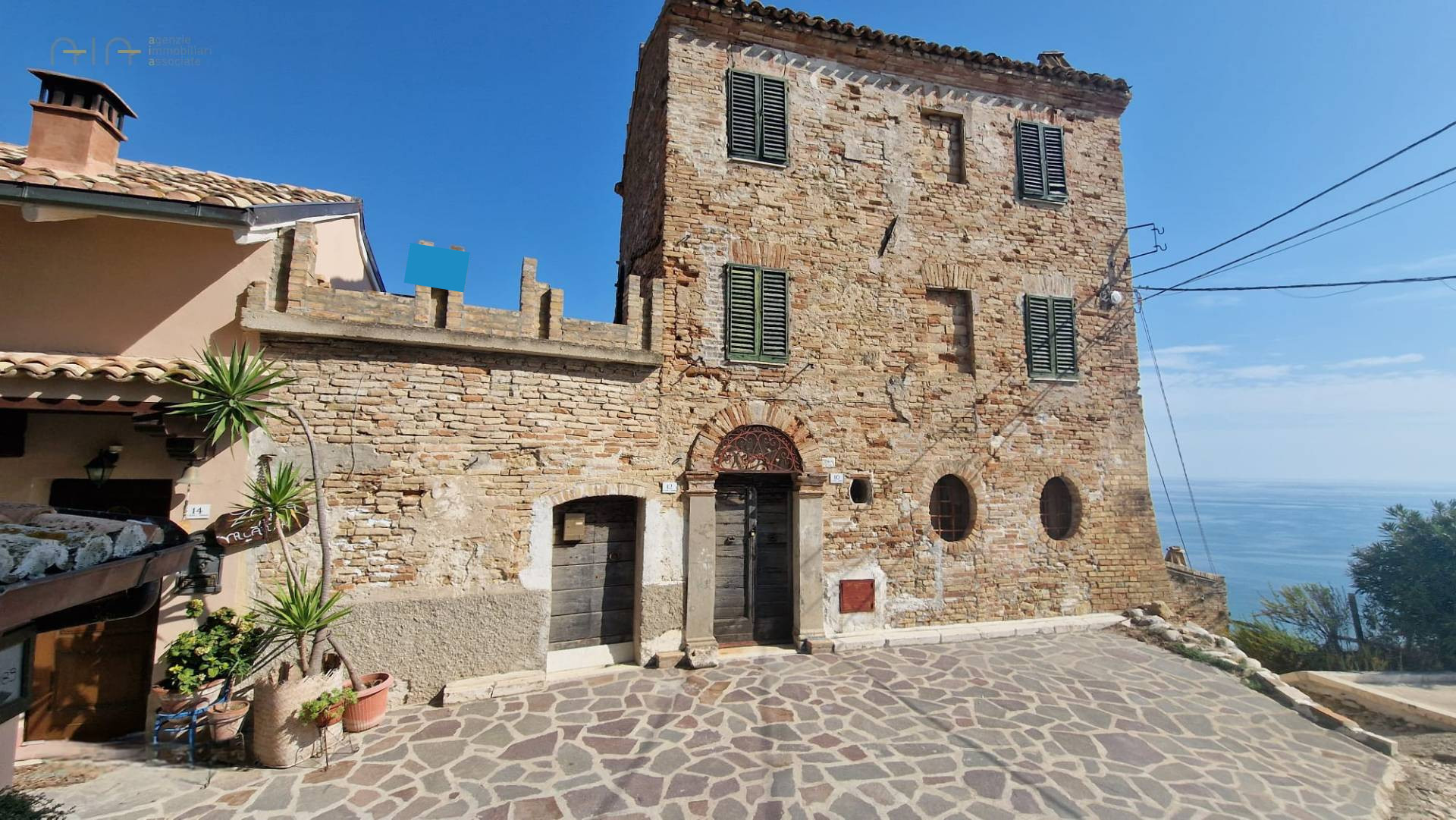 Casa cielo - terra in vendita a Grottammare, vecchio incasato del paese alto