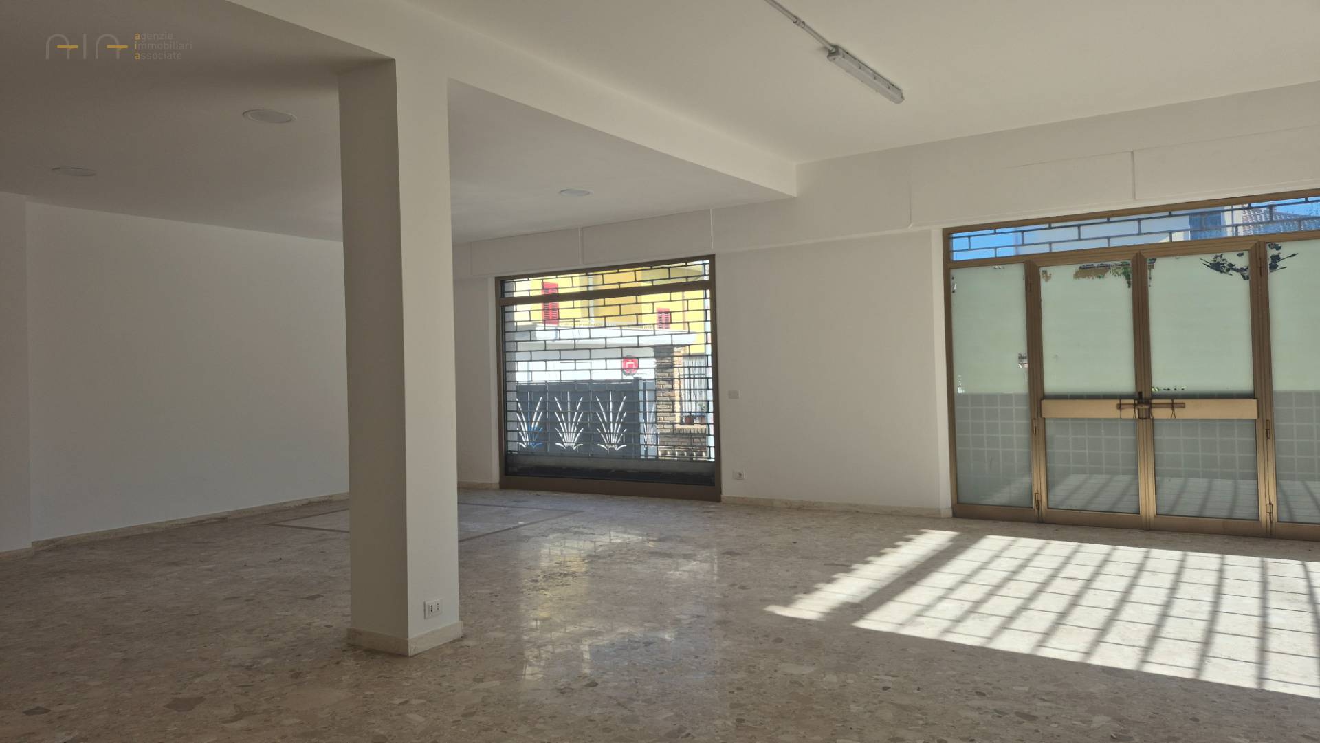 Locale Commerciale in affitto a Spinetoli, Pagliare del Tronto