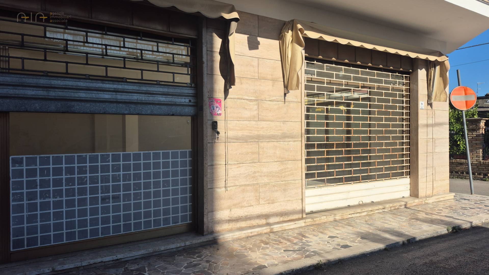 Locale Commerciale in affitto a Spinetoli, Pagliare del Tronto