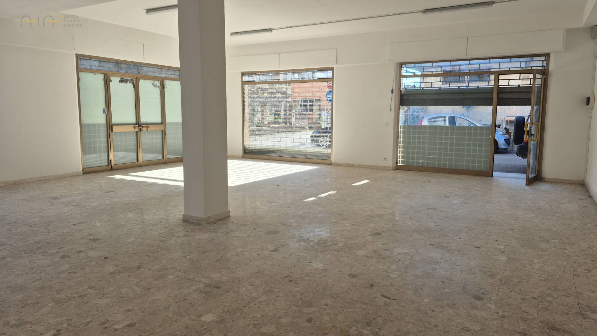 Locale Commerciale in affitto a Spinetoli, Pagliare del Tronto