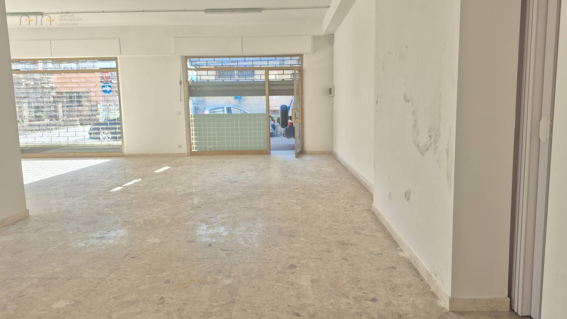 Locale Commerciale in affitto a Spinetoli, Pagliare del Tronto