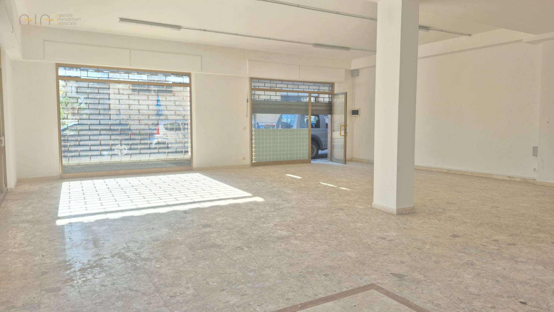 Locale Commerciale in affitto a Spinetoli, Pagliare del Tronto