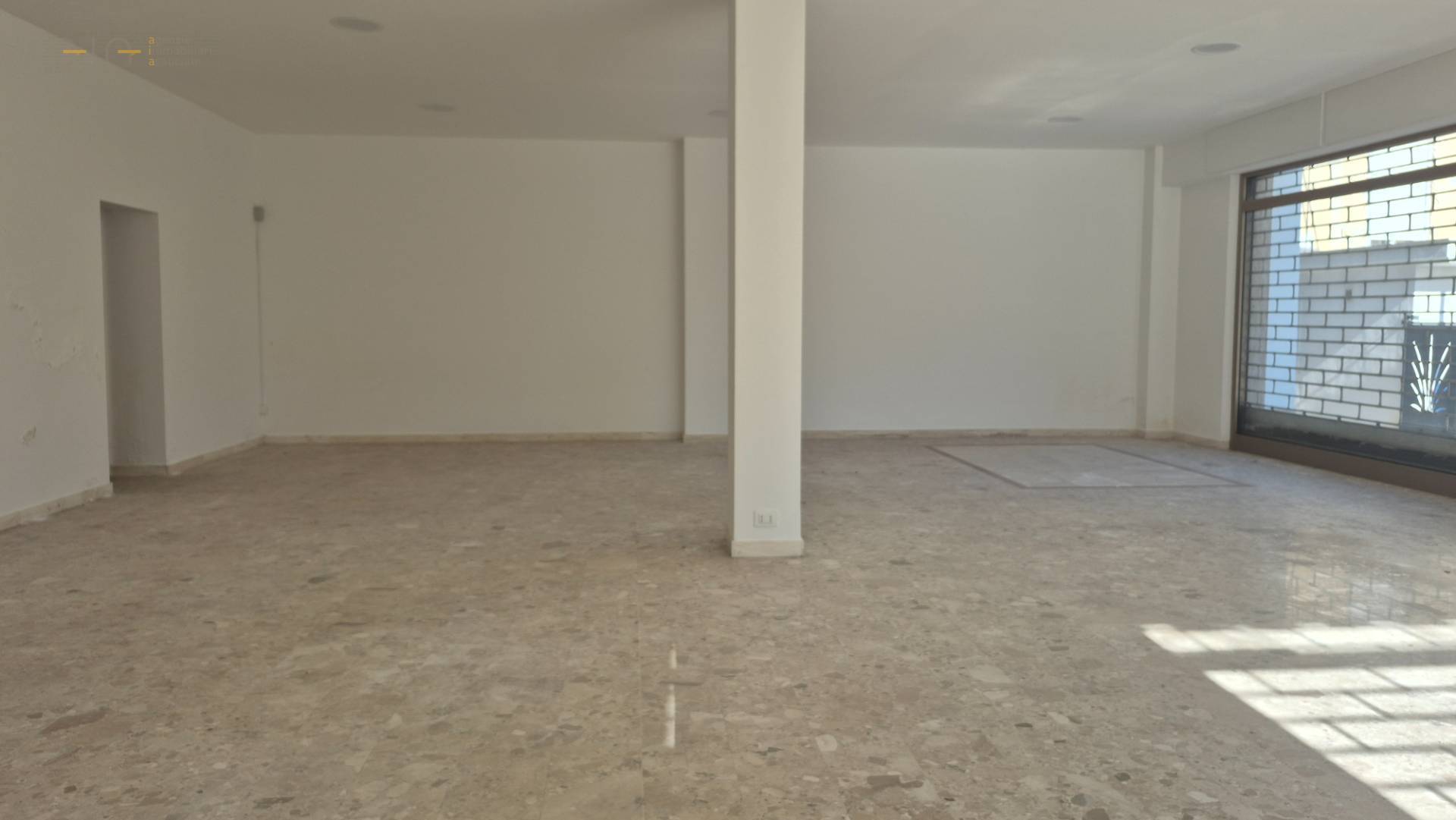 Locale Commerciale in affitto a Spinetoli, Pagliare del Tronto
