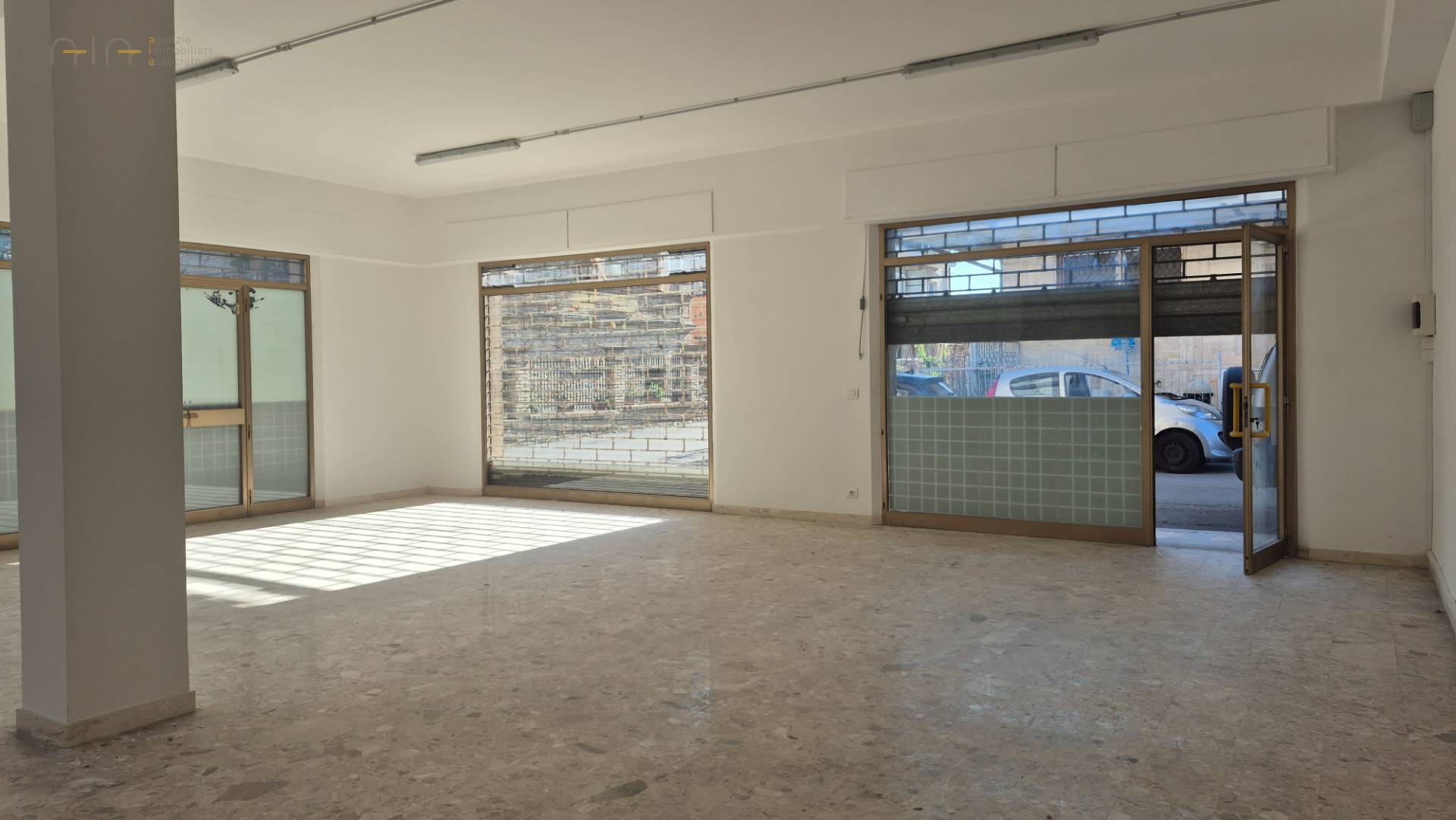 Locale Commerciale in affitto a Spinetoli, Pagliare del Tronto