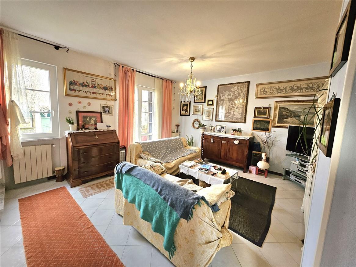Villa Trifamiliari con giardino, Massa marina di