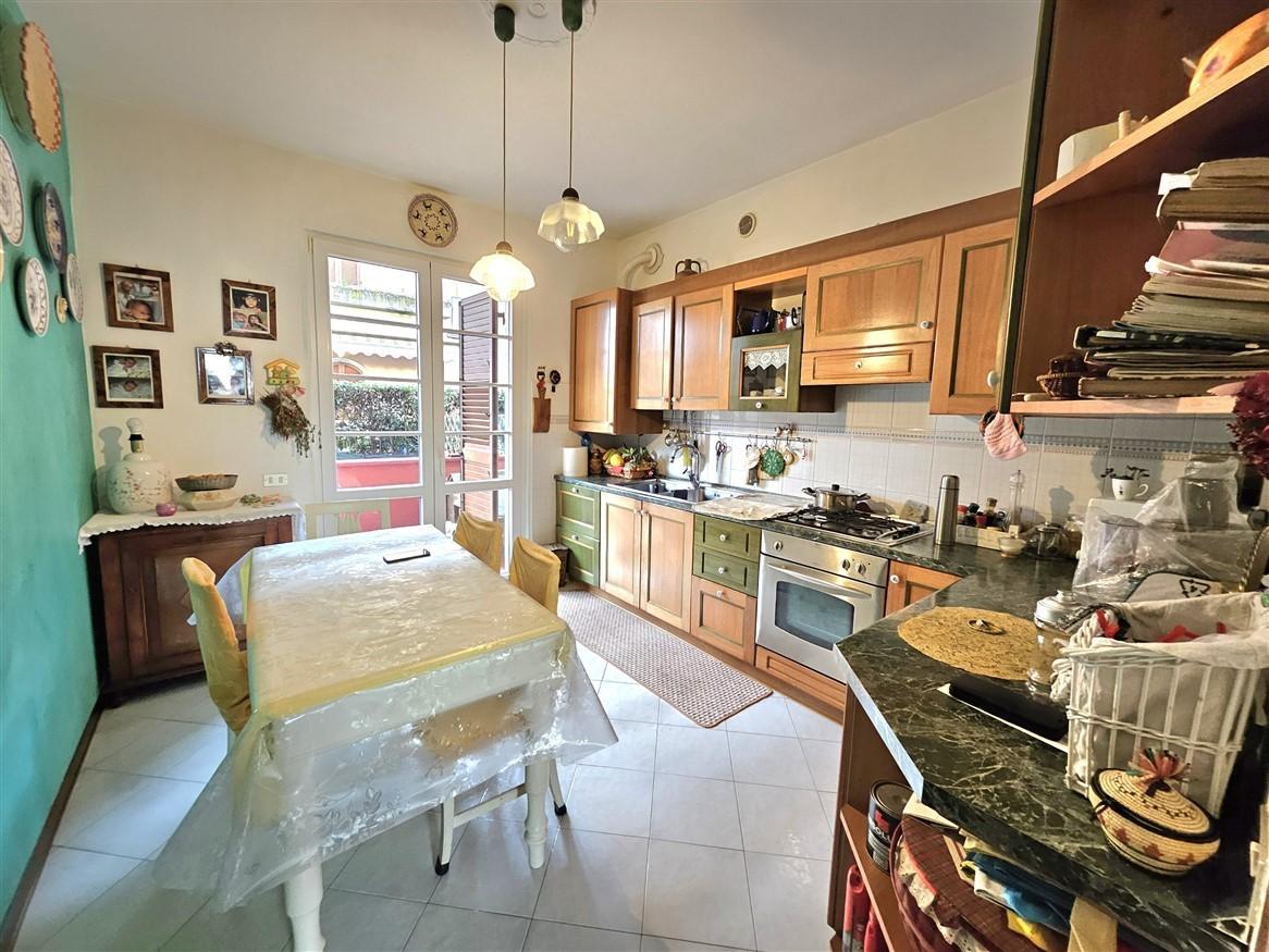 Villa Trifamiliari con giardino, Massa marina di