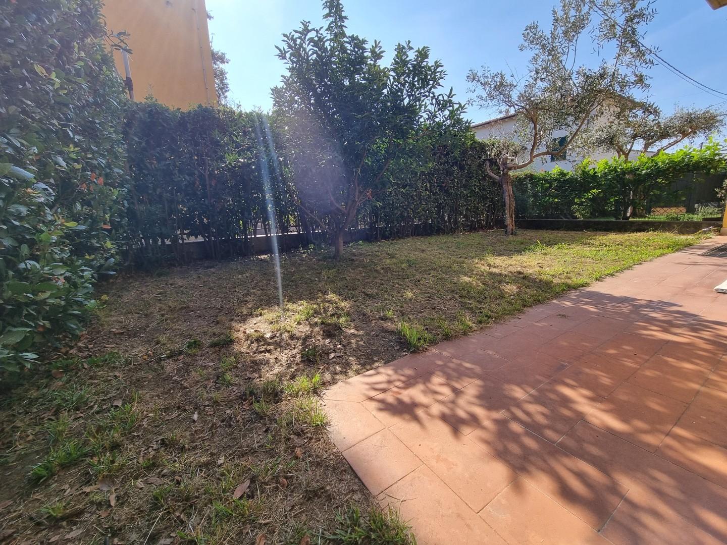 Villa con giardino, Massa quercioli