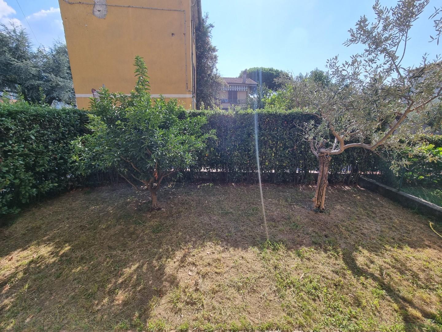 Villa con giardino, Massa quercioli