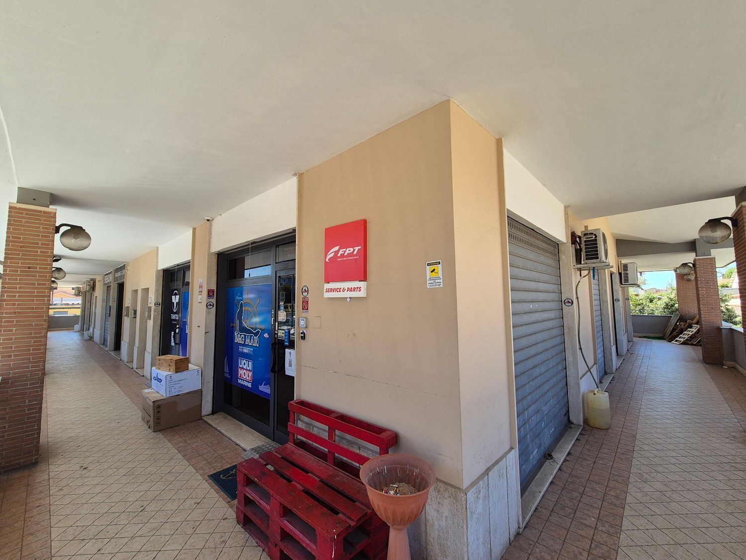 Locale commerciale in vendita in via benvenuto volpato 0, Fiumicino