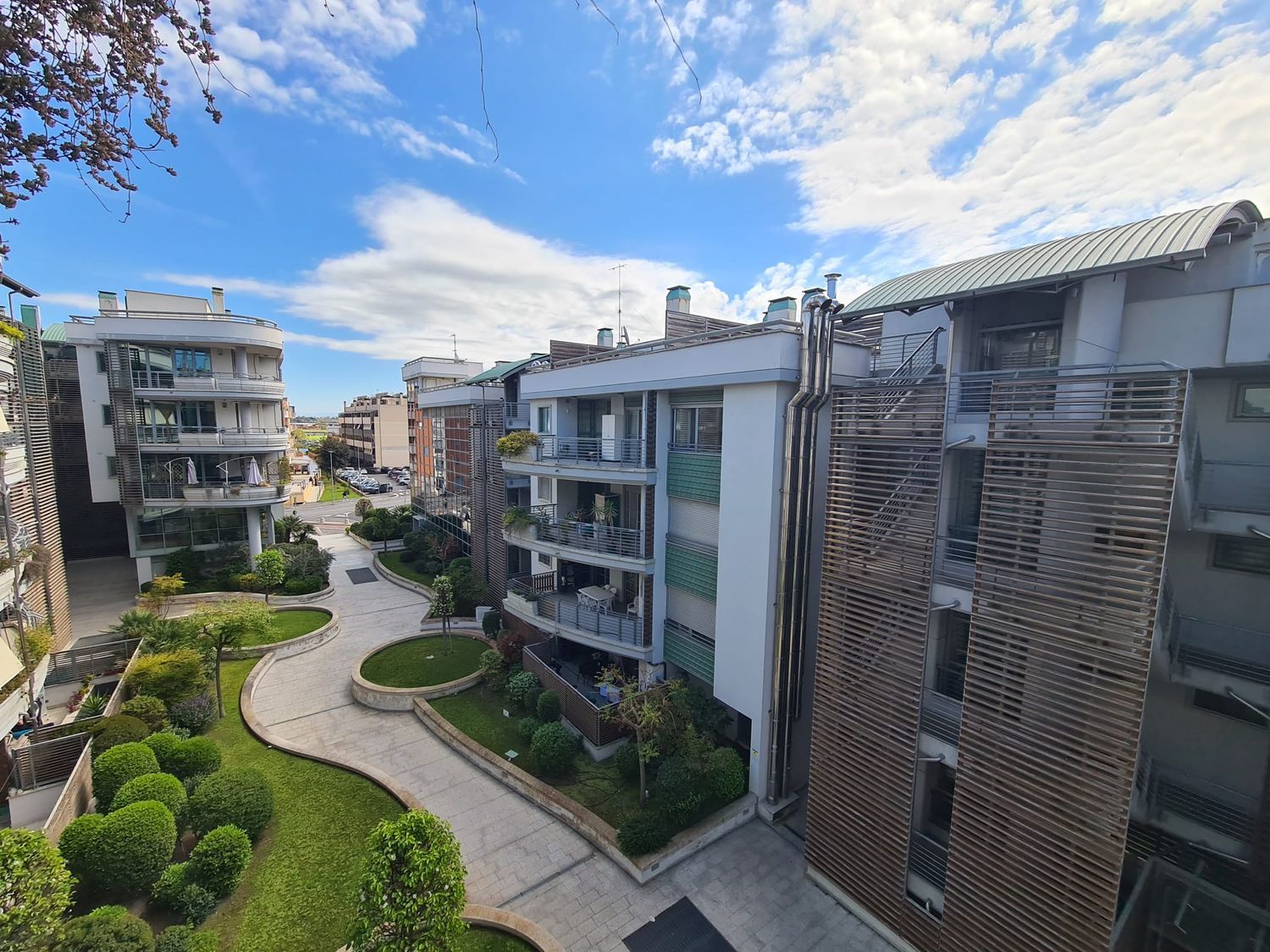 Locale commerciale in affitto in viale aldo moro 50, Fiumicino