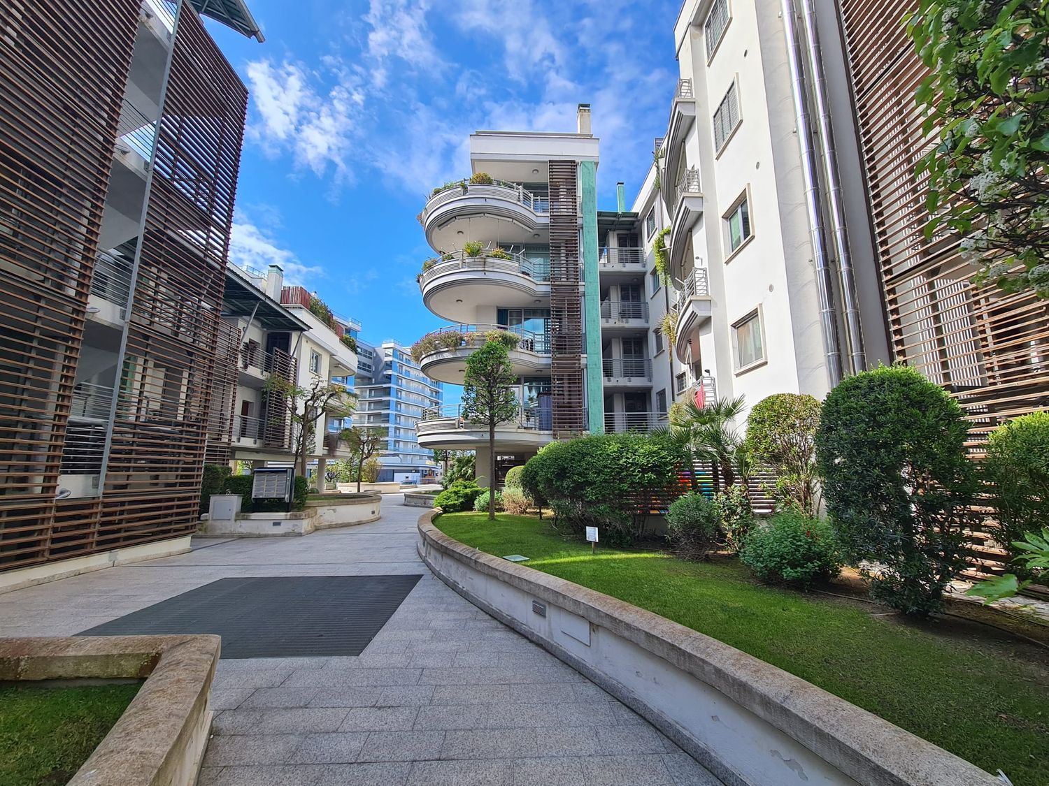 Locale commerciale in affitto in viale aldo moro 50, Fiumicino