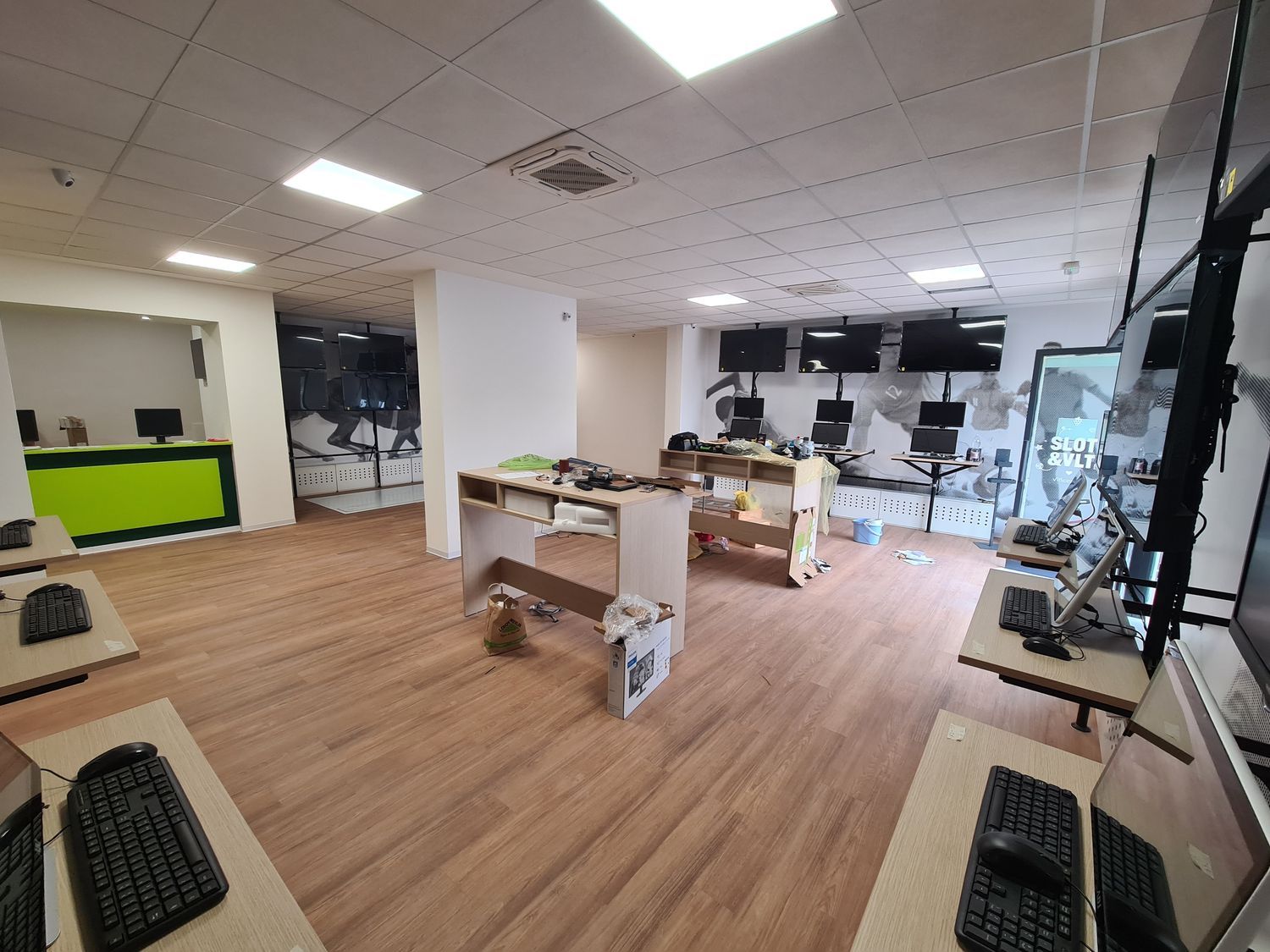 Locale commerciale in vendita in via del pesce luna 0, Fiumicino