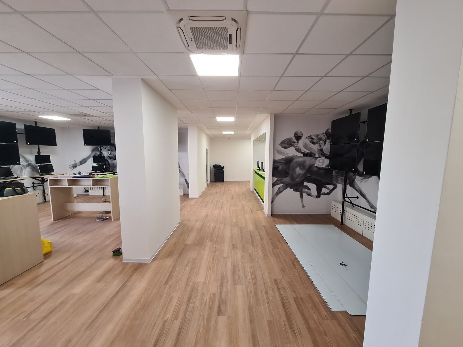 Locale commerciale in vendita in via del pesce luna 0, Fiumicino