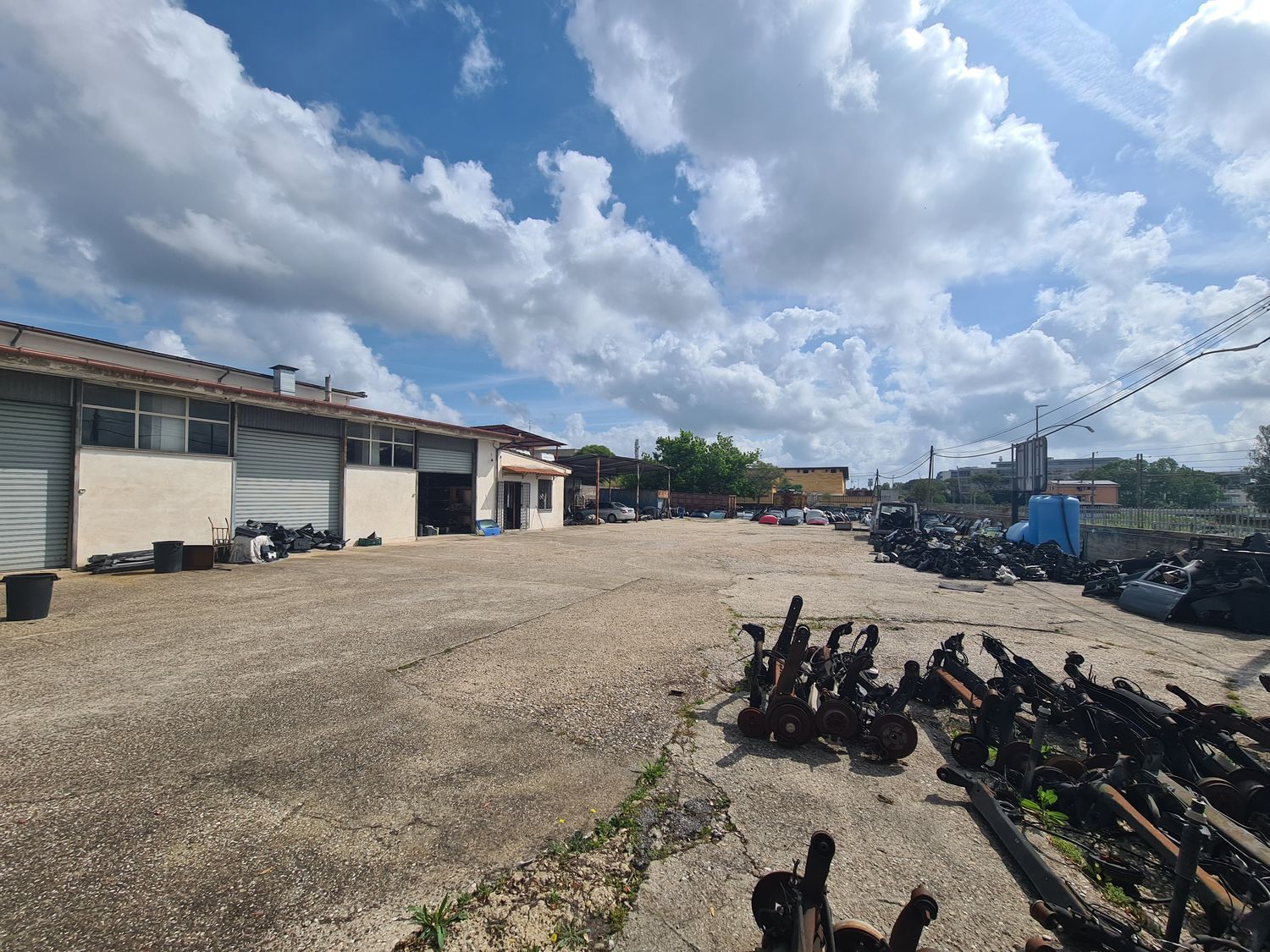 Locale commerciale in vendita in via della magliana 860, Roma