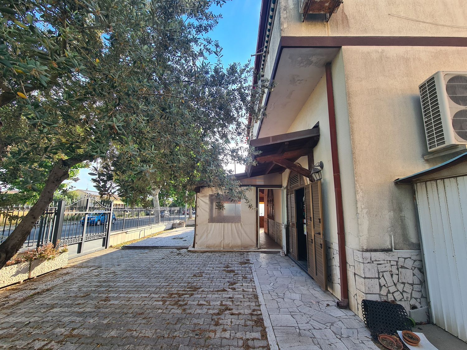 Locale commerciale in vendita in via trincea delle frasche 0, Fiumicino