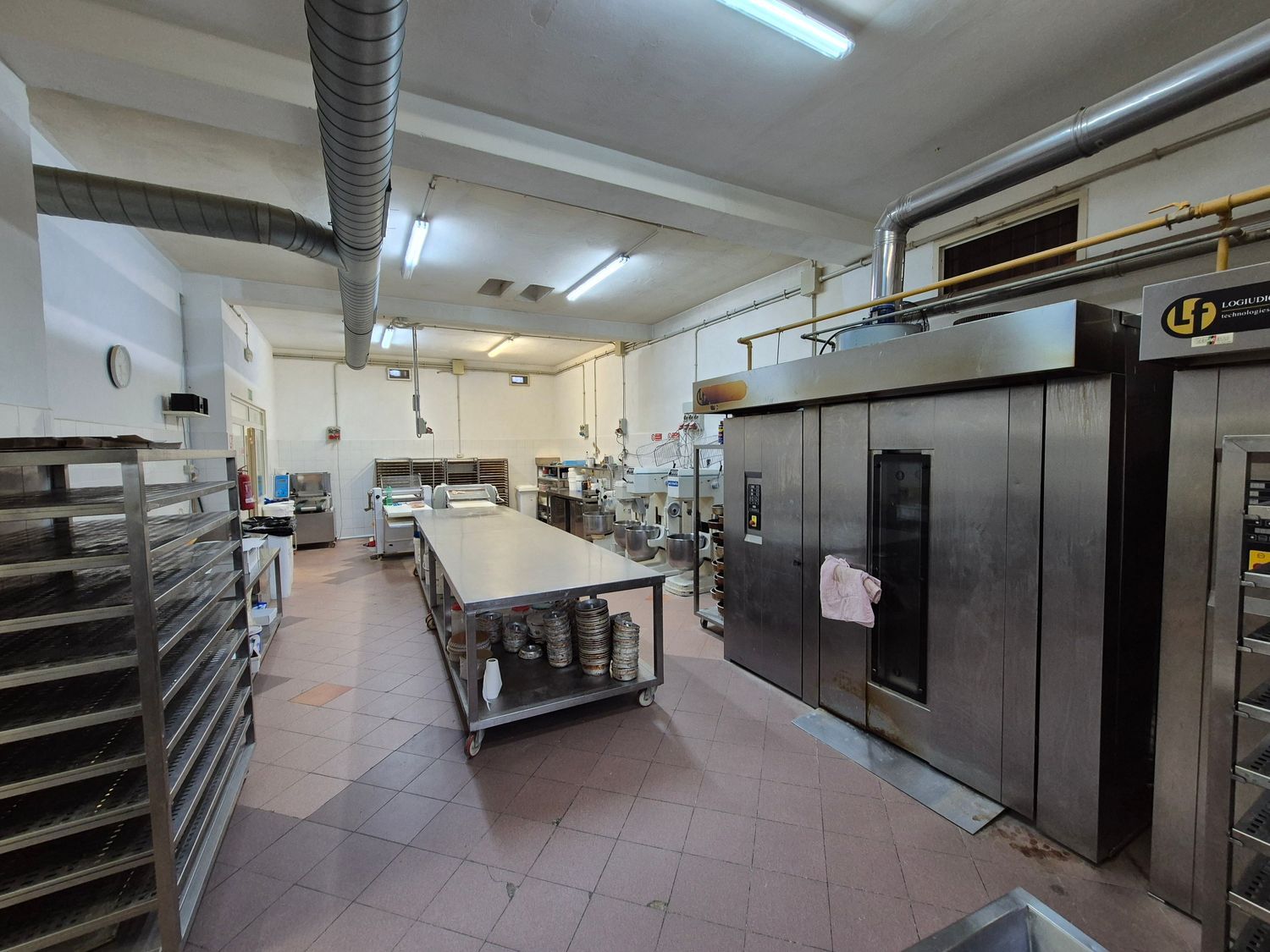 Locale commerciale in vendita in via pasquale cicatiello 1, Fiumicino