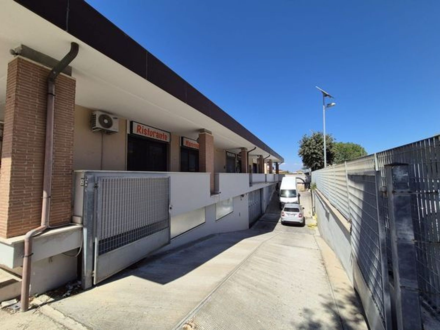 Box/Garage 600mq in vendita in via trincea delle frasche 0, Fiumicino