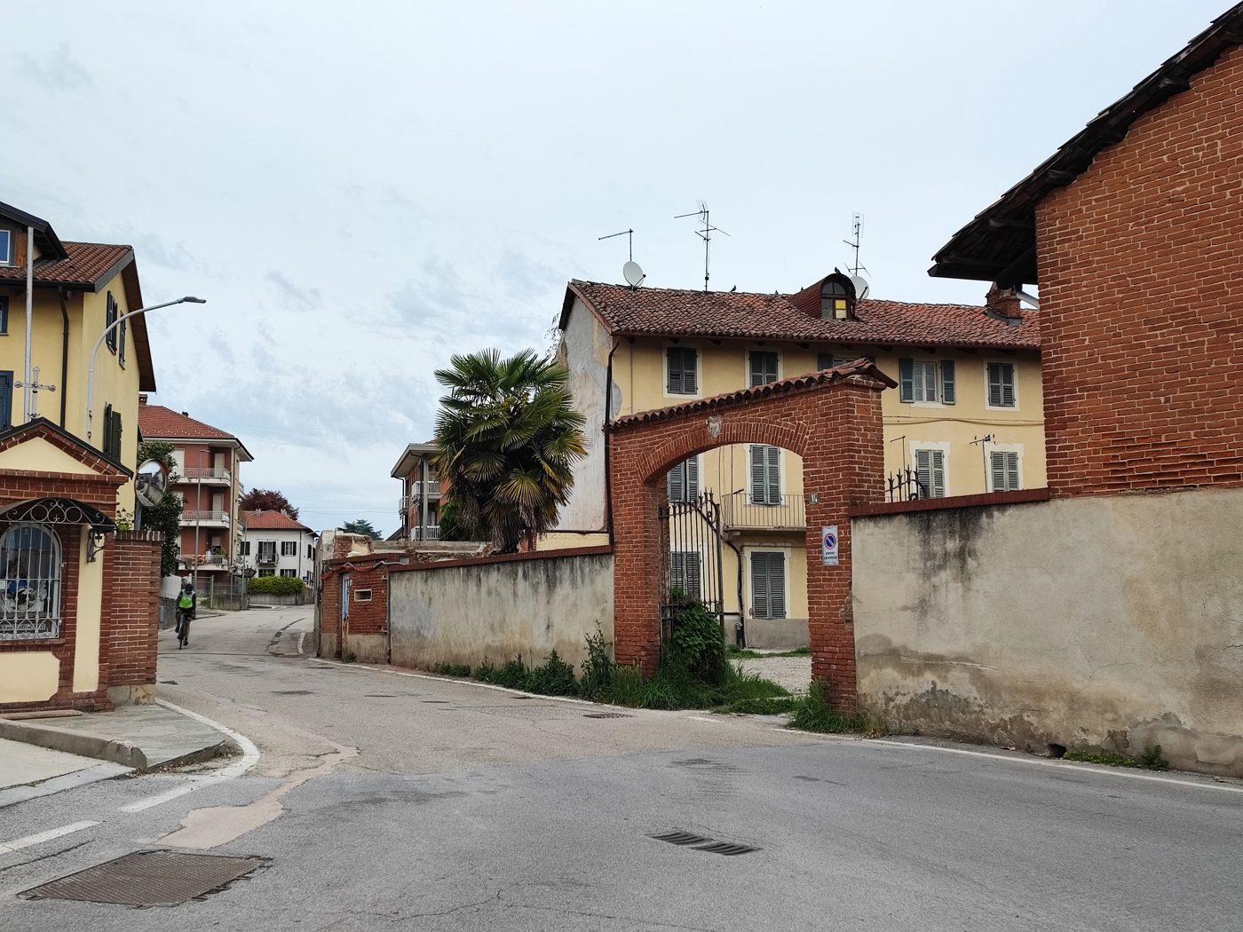 Stabile/Palazzo con box doppio a Cambiano