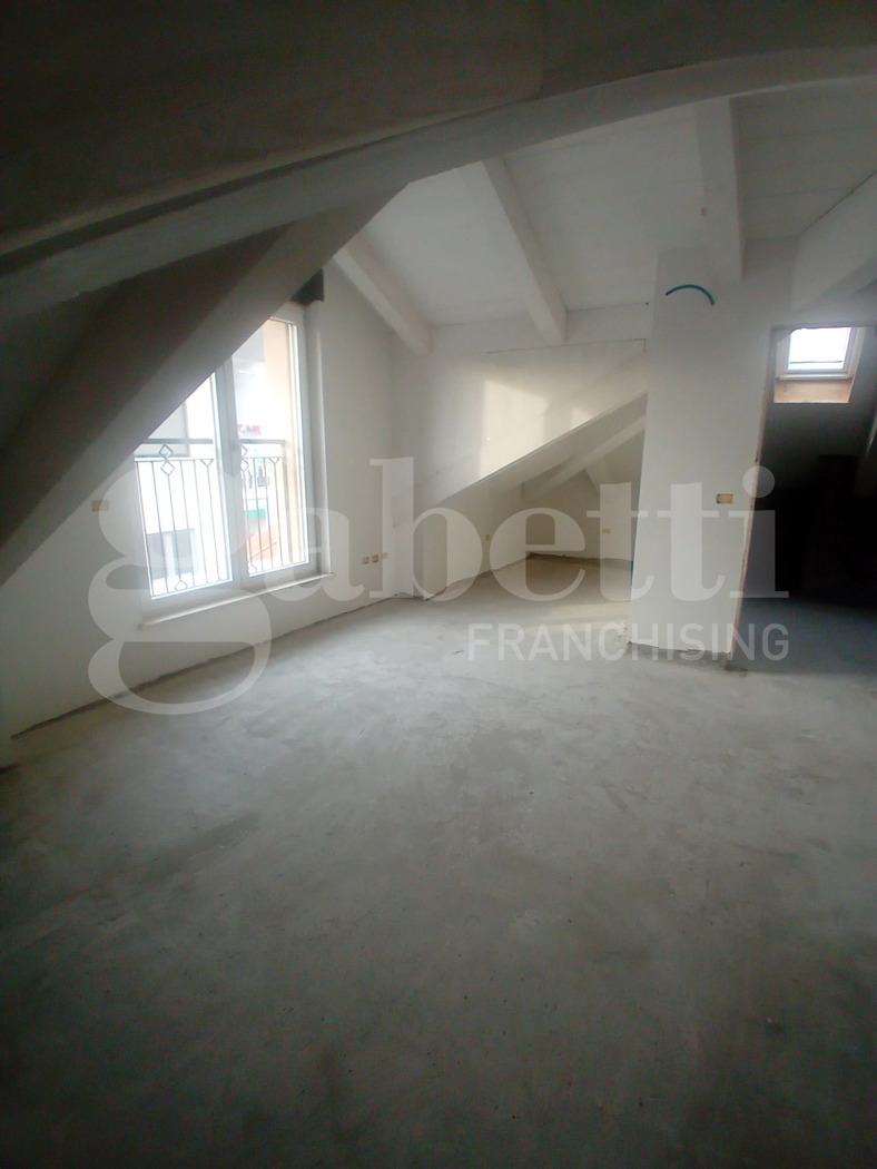 Trilocale con box a Trofarello