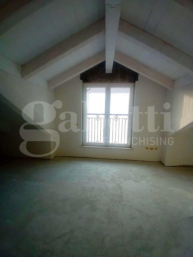 Trilocale con box a Trofarello