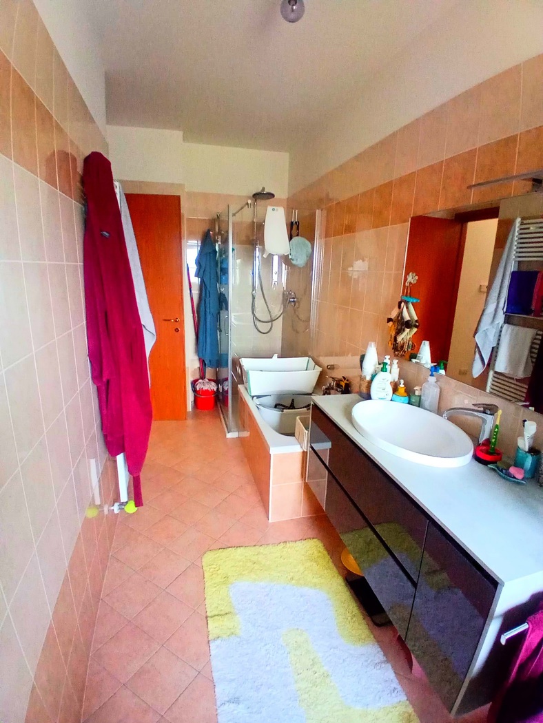 Quadrilocale con box a Torino