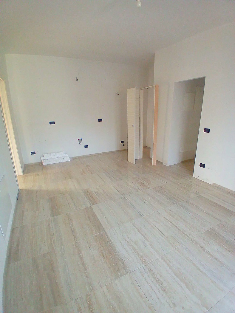 Trilocale con box a Trofarello