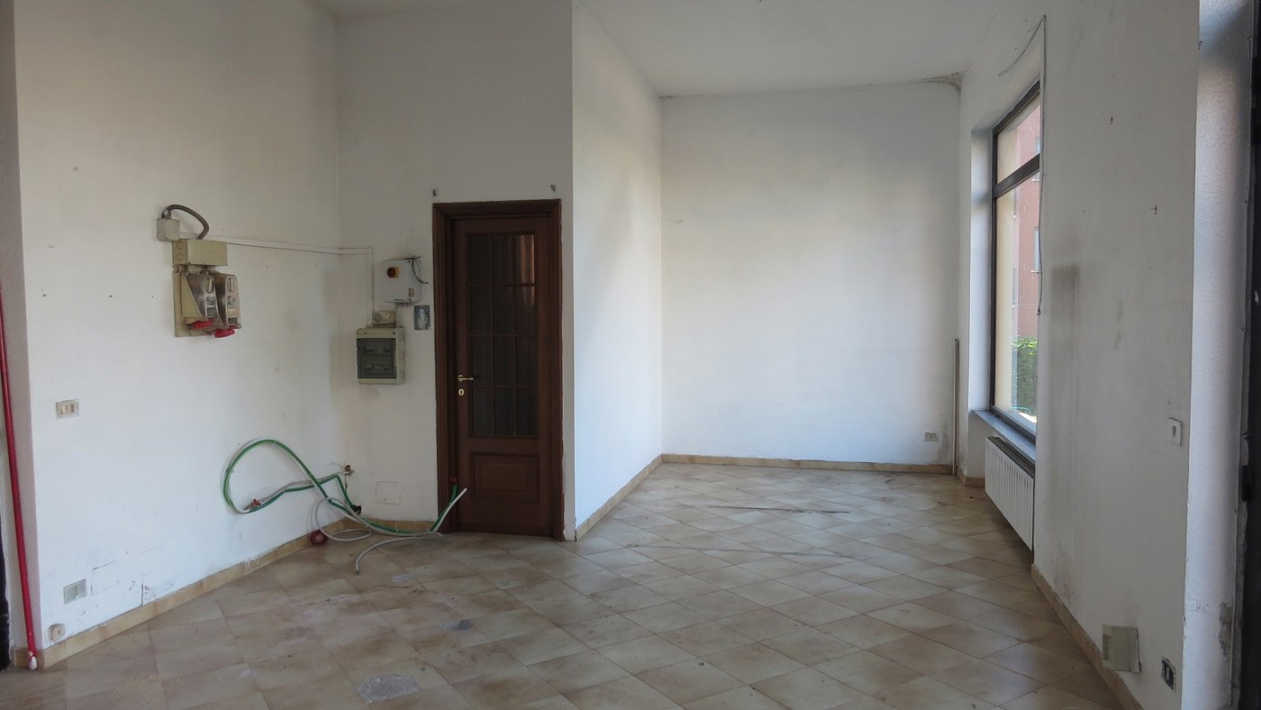 Negozio in vendita a Trofarello