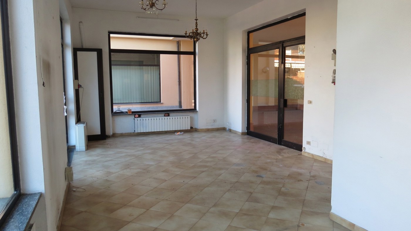 Negozio in vendita a Trofarello