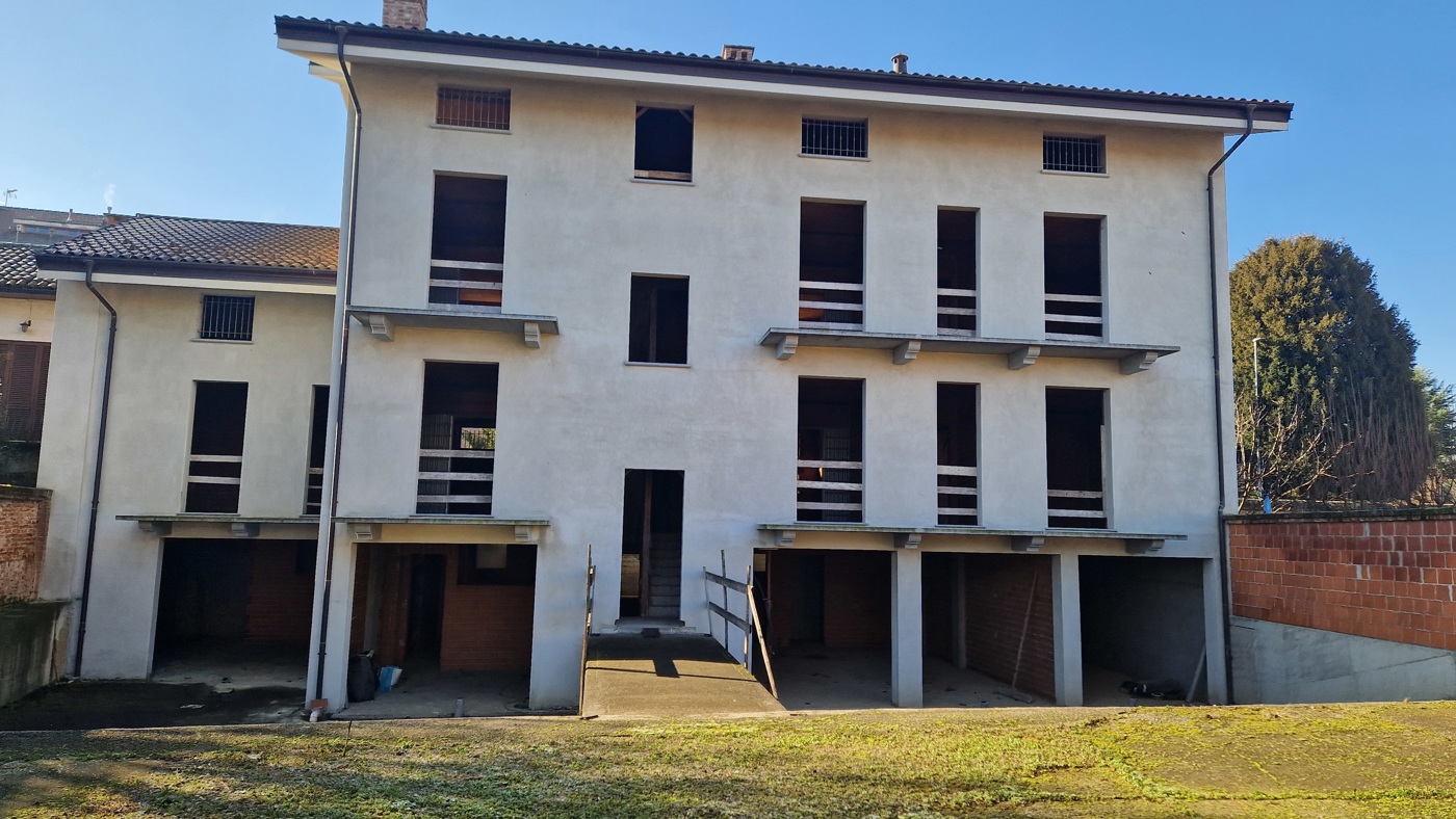 Stabile/Palazzo in vendita a Poirino