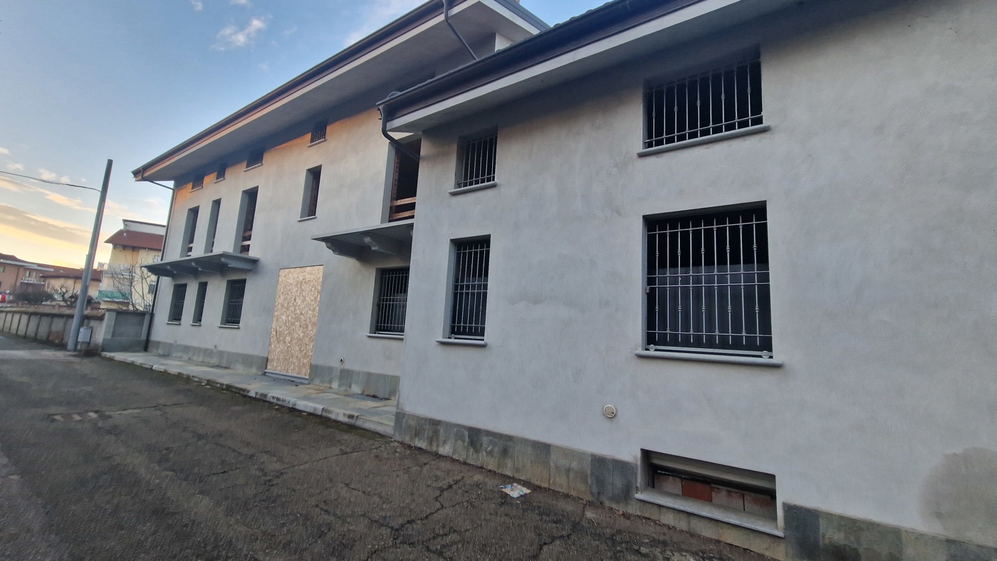 Stabile/Palazzo in vendita a Poirino