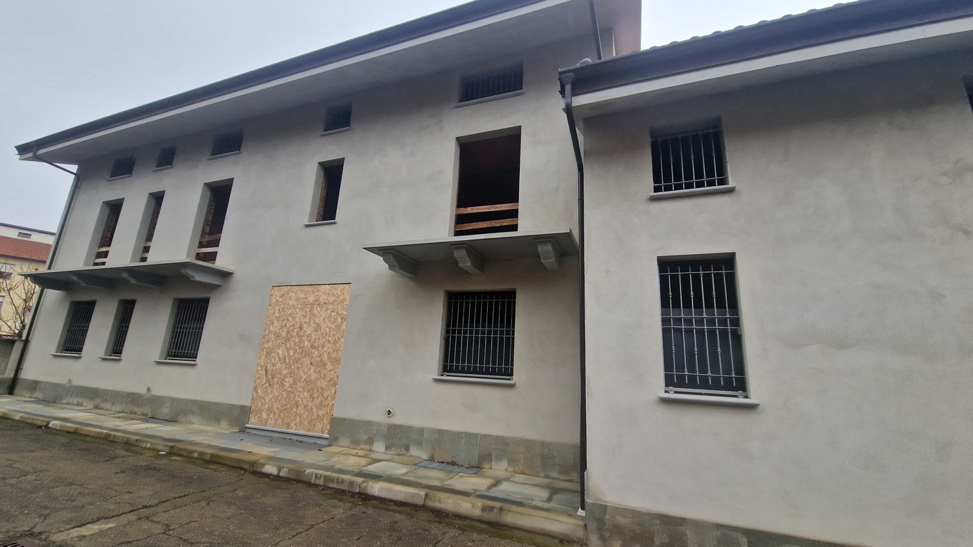 Stabile/Palazzo in vendita a Poirino