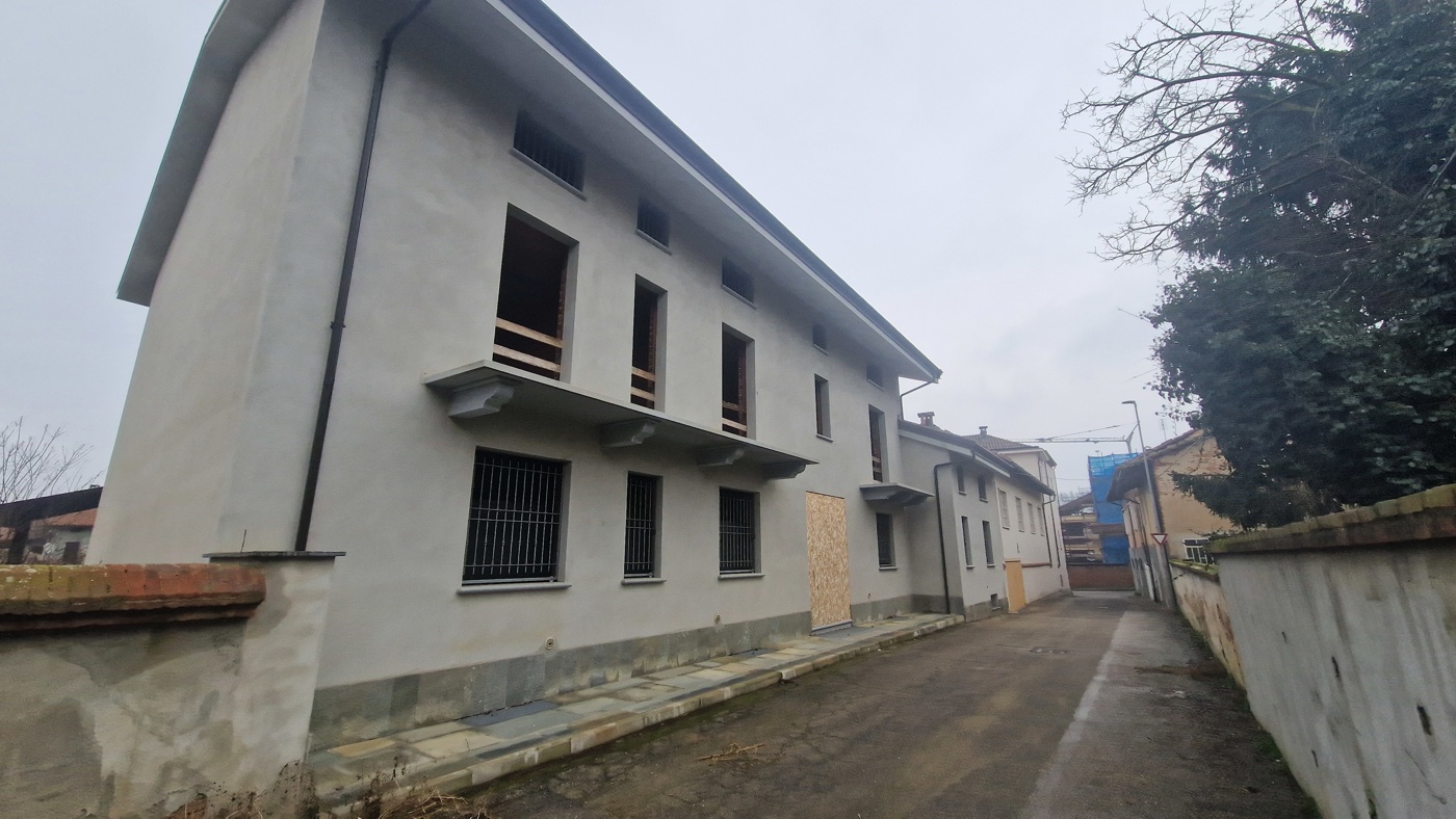 Stabile/Palazzo in vendita a Poirino
