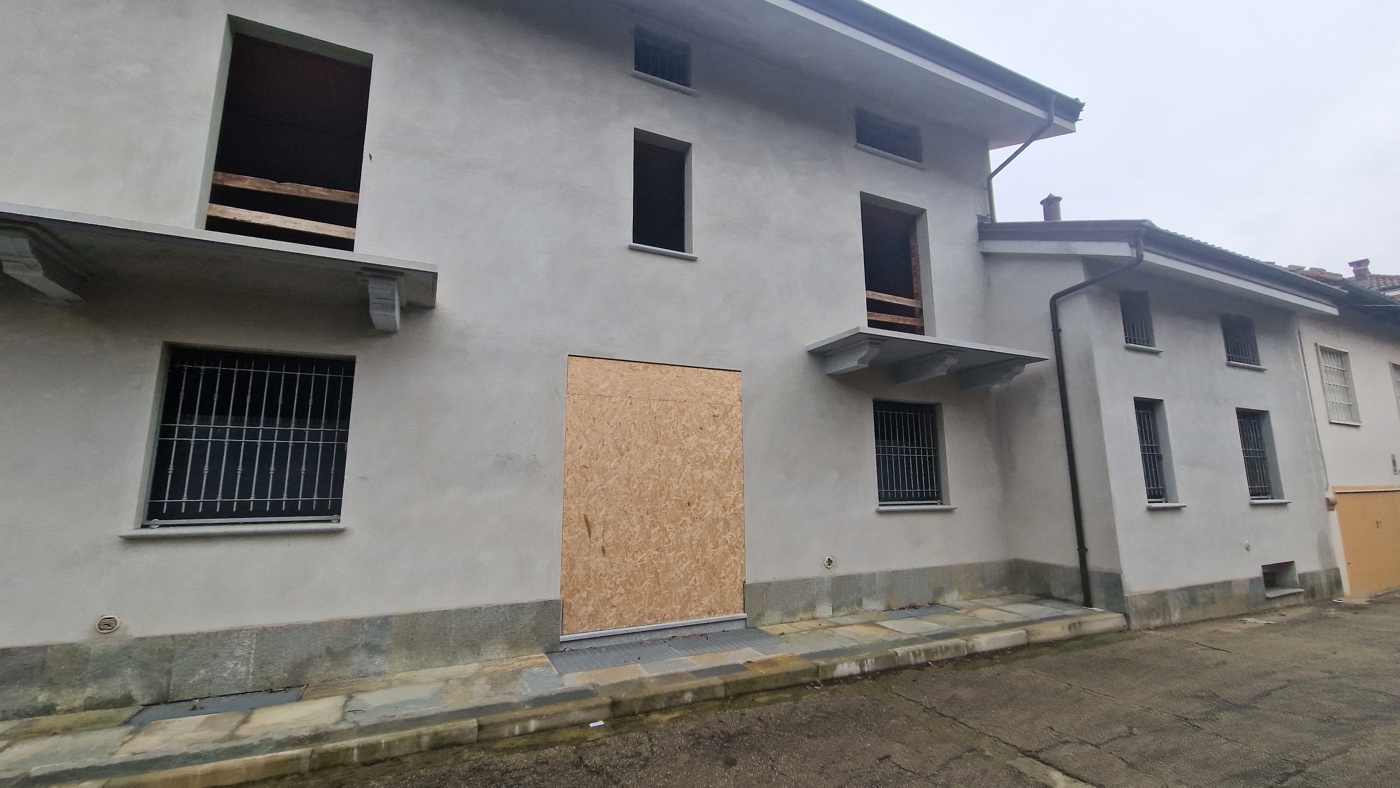 Stabile/Palazzo in vendita a Poirino