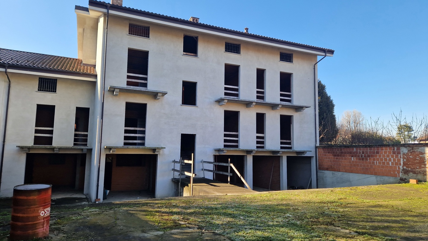 Stabile/Palazzo in vendita a Poirino