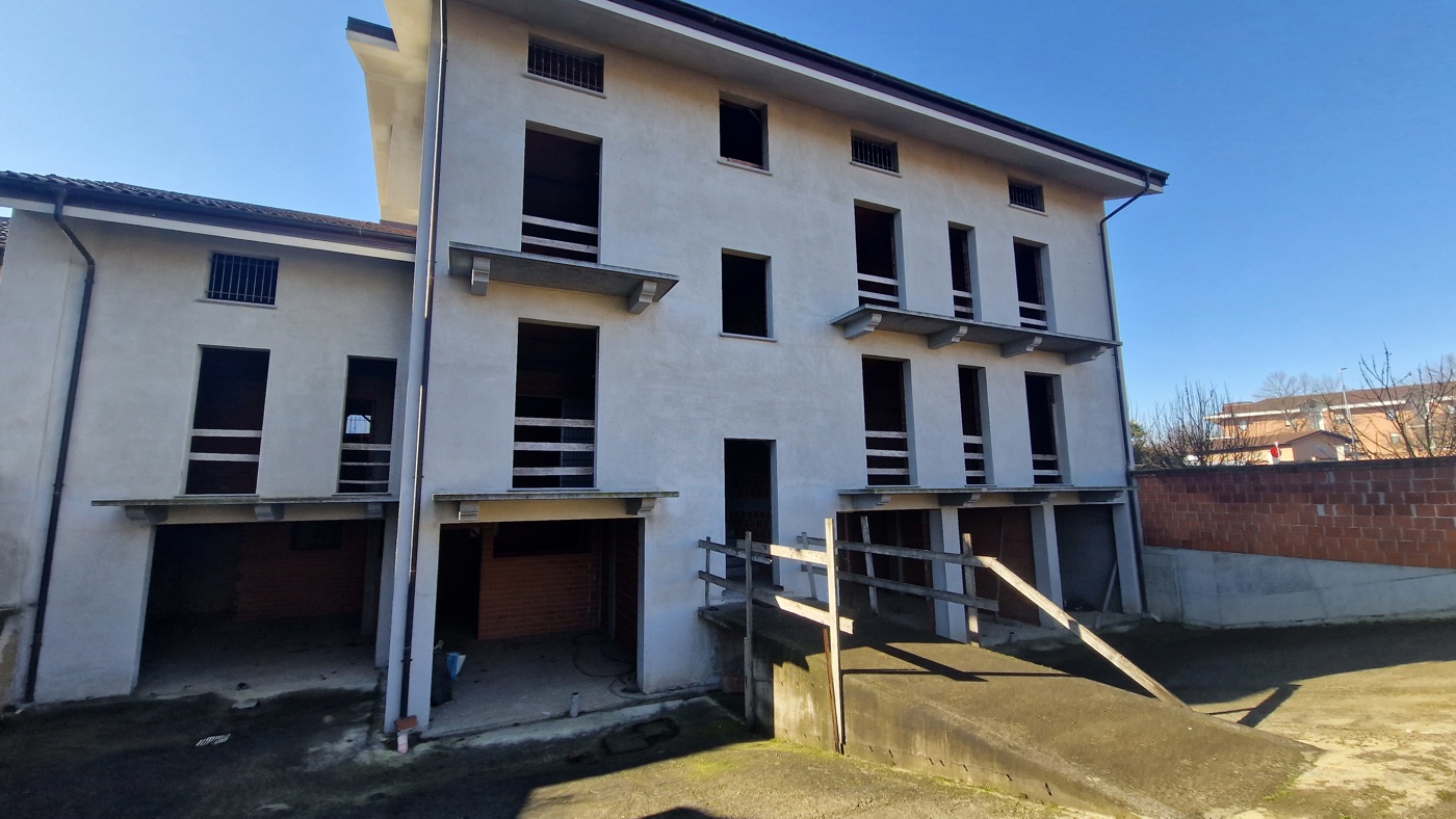Stabile/Palazzo in vendita a Poirino