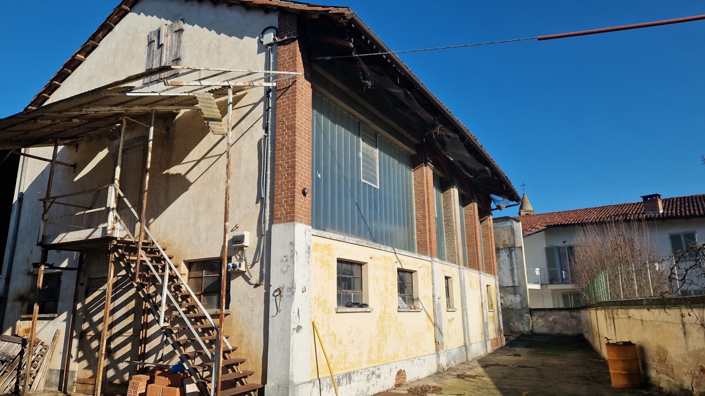 Stabile/Palazzo in vendita a Poirino